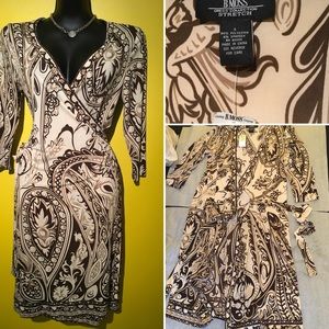 👗Beautiful Wrap Dress👗 Fits up to size Medium